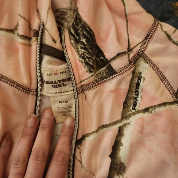 Womens size medium realtree zip up - Picture 2 of 2